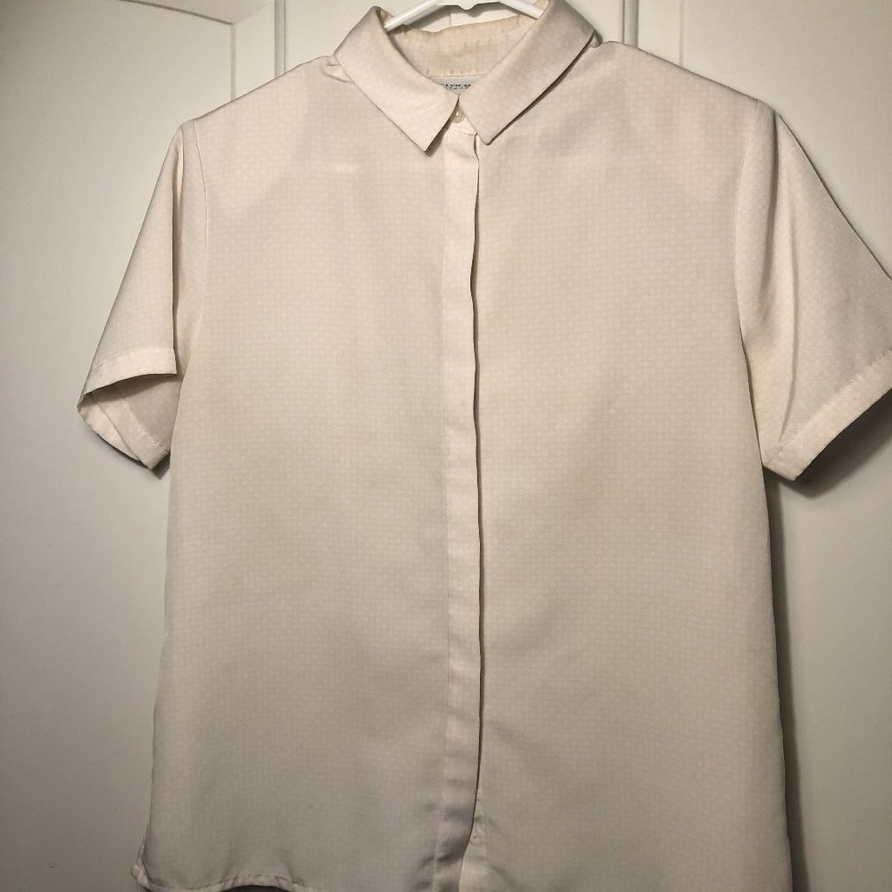 Jaclyn Smith Classic geometric pattern button up